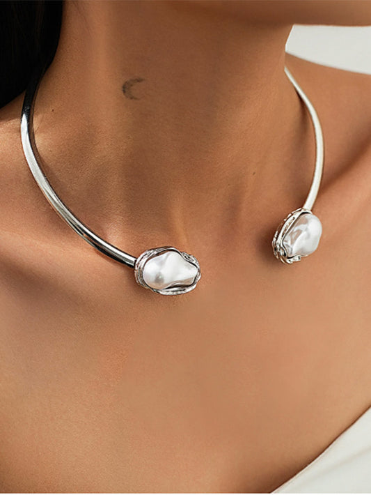 Chic and Sophisticated Pearl Embellished Collar Necklace