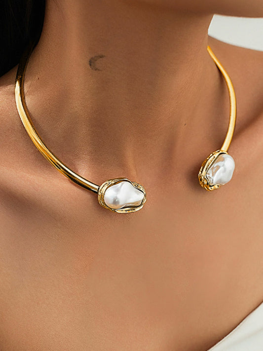 Chic and Sophisticated Pearl Embellished Collar Necklace
