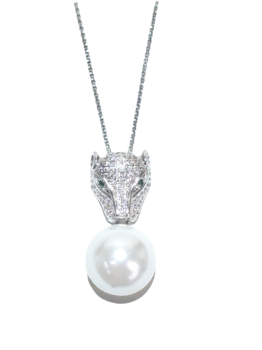 Elegant Encounter of Leopard Head and Pearl Pendant Necklace