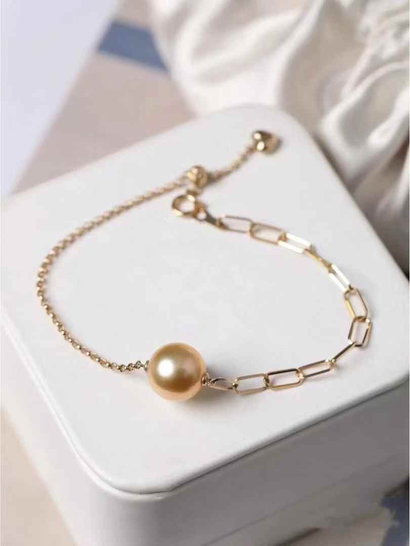 “ Quidditch ” Seawater Cultured South Sea Golden Pearl Bracelet 18K Gold Chain Intensely Golden Hue 10-11mm