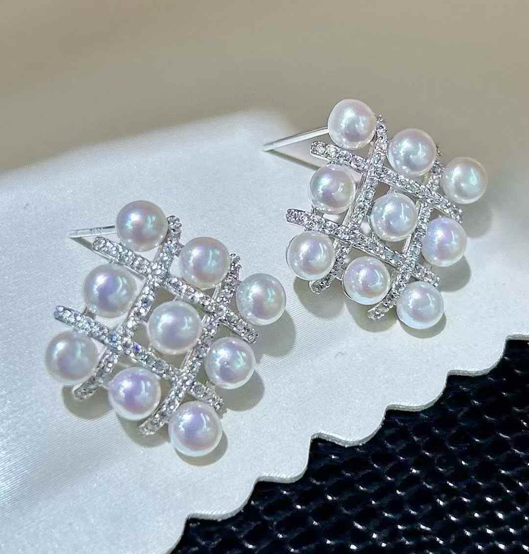 Freshwater Cultured Pearls ”Rhombus“ shaped Ear Studs 18 Lucky Pearls 4mm - 5mm