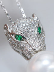 Elegant Encounter of Leopard Head and Pearl Pendant Necklace